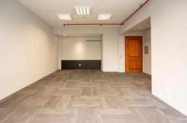 MOINHOS IMOBILIÁRIA aluga sala 45m²  na Av. Carlos Gomes