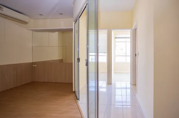 MOINHOS IMOBILIÁRIA aluga sala 40m² na Andradas