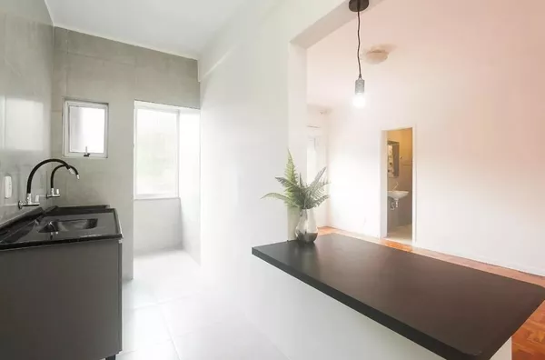 MOINHOS IMOBILIÁRIA vende ótimo JK reformado próximo Iguatemi