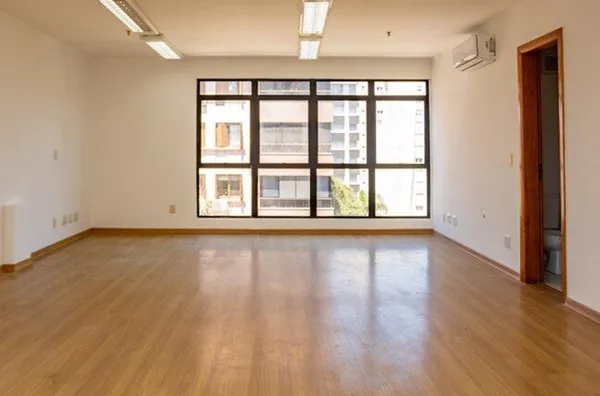 MOINHOS IMOBILIÁRIA aluga sala 55m² na Av. Carlos Gomes 