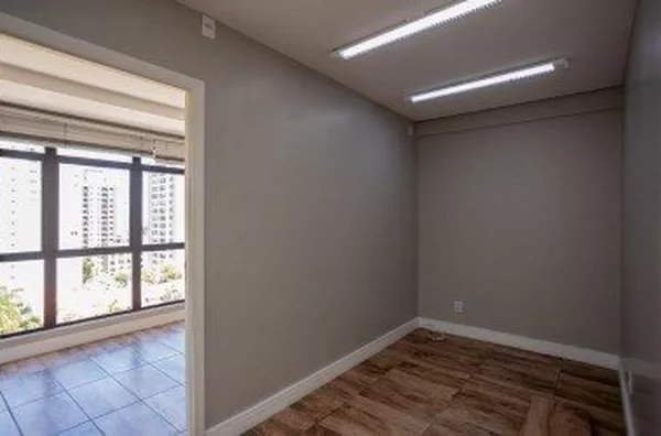 Moinhos imobiliária aluga sala comercial com 90m² na Carlos Gomes