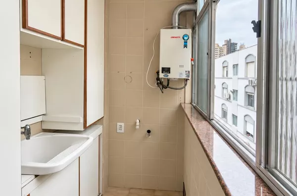 MOINHOS IMOBILIÁRIA VENDE | Amplo apartamento de 61,40m² privativos, 1 dorm. , churrasqueira, vaga e elevador no Higienópolis