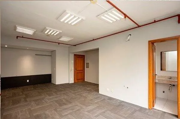 MOINHOS IMOBILIÁRIA aluga sala 45m²  na Av. Carlos Gomes