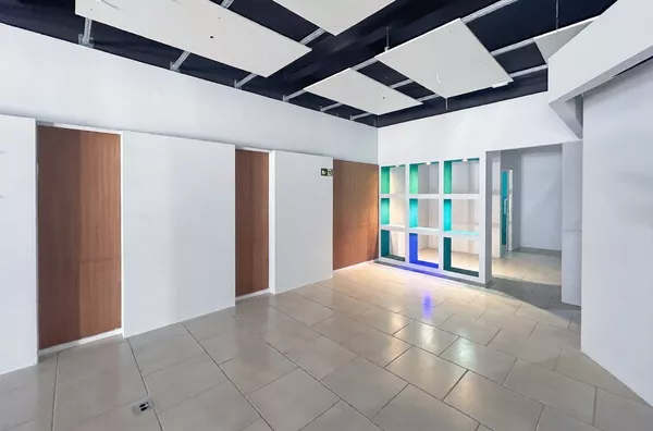 MOINHOS IMOBILIÁRIA aluga Loja  250m2 na Av. São Pedro 