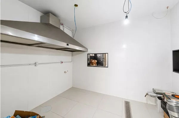 MOINHOS IMOBILIÁRIA aluga loja com 230m² próximo Av. Wenceslau Escobar
