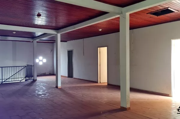 Prédio Comercial em Ótima Localização a Venda!