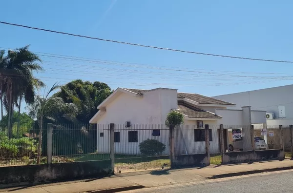 Casa a Venda com 150 metros em 2 terrenos de 15x45 em boa localização!