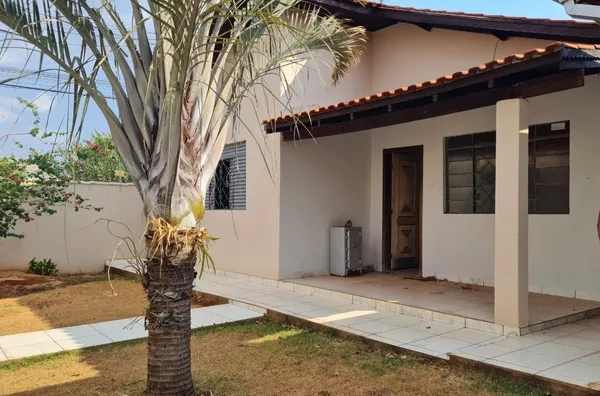 Casa com kit net a Venda!