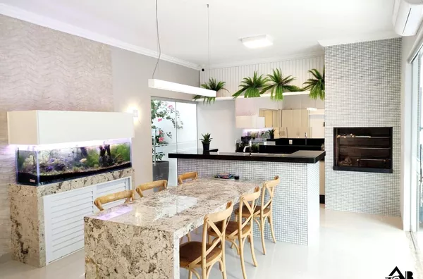 Casa Alto Padrão em Ótima Localização!