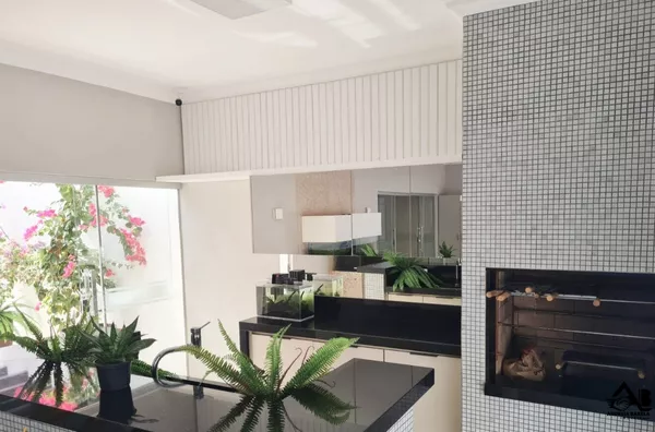 Casa Alto Padrão em Ótima Localização!