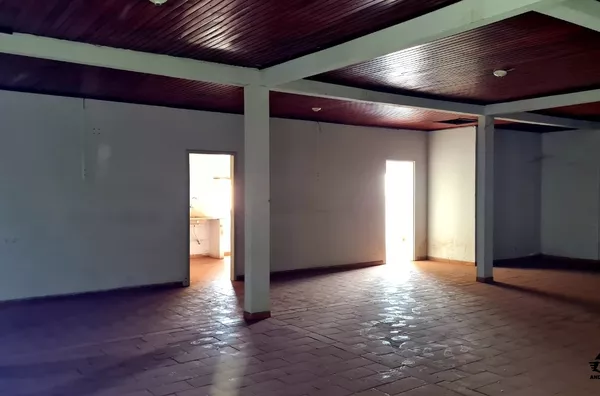 Prédio Comercial em Ótima Localização a Venda!