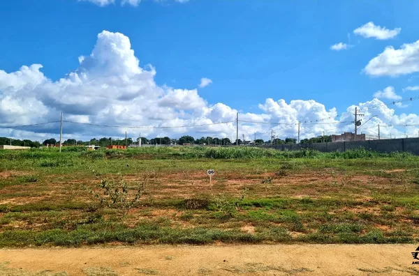 Terreno em Condomínio Fechado a Venda!