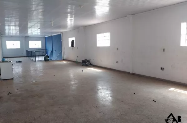 Prédio Comercial com 2 Salões e 2 Apartamentos