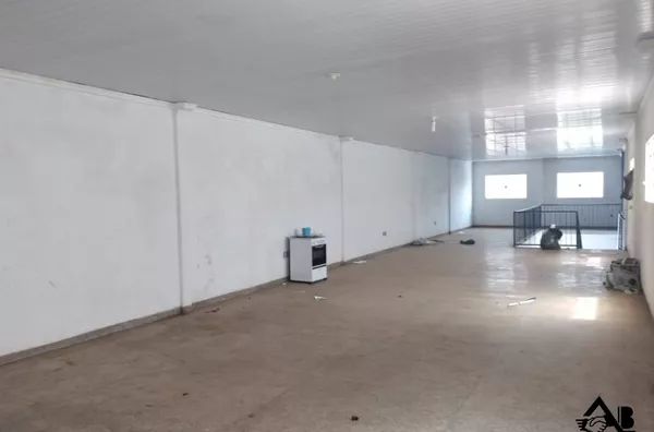 Prédio Comercial com 2 Salões e 2 Apartamentos