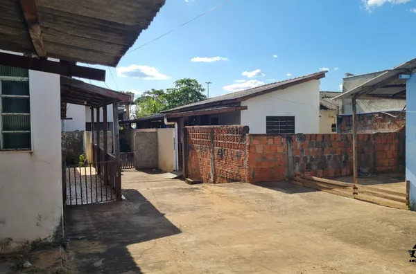 Terreno no Centro com Casas! (675mª)