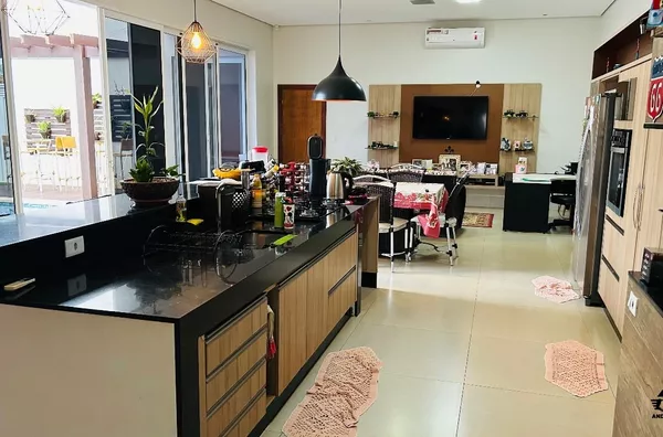 Casa a Venda em Ótima Localização! (221 Mª)