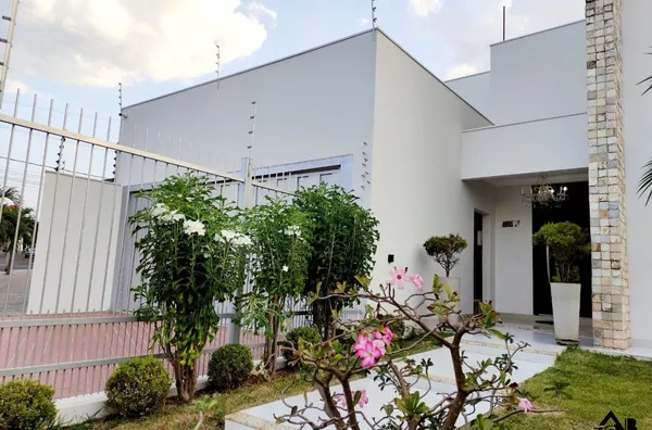 Casa Alto Padrão em Ótima Localização!