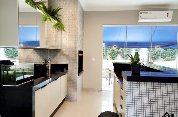 Casa Alto Padrão em Ótima Localização!