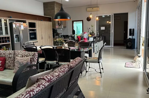 Casa a Venda em Ótima Localização! (221 Mª)