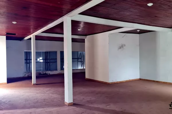 Prédio Comercial em Ótima Localização a Venda!