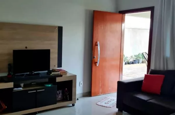 Casa a Venda com 150 metros em 2 terrenos de 15x45 em boa localização!