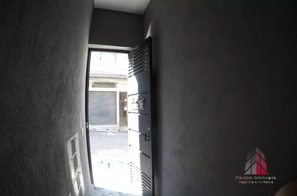 Locação casa de 01 quarto - nova e cômodos amplos