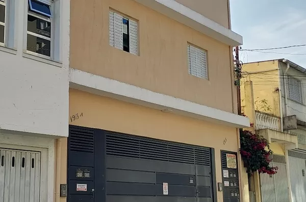 Locação casa de 01 quarto - nova e cômodos amplos