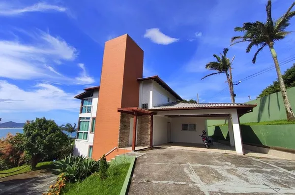 Casa linda vista Praia da Ribanceira | 3 floors house with an amazing view facing Ribanceira Beach (Santa Catarina State - Brazil)