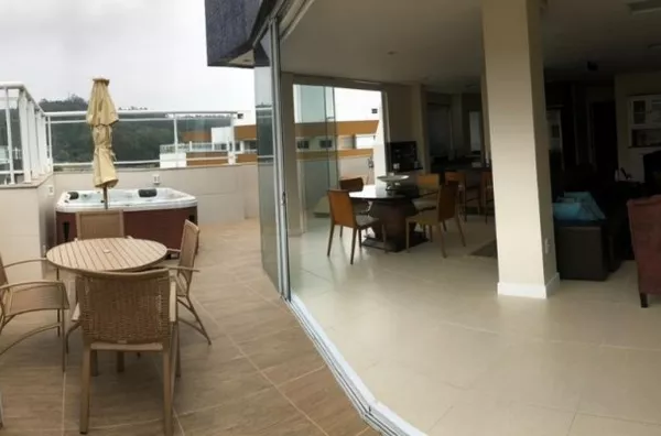 Apartamento amplo à Venda no Saco Grande com linda vista