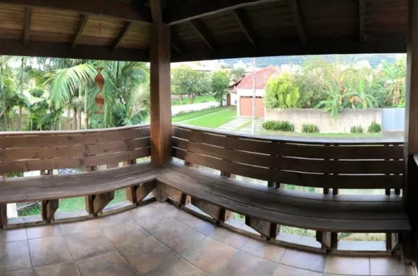 Casa espaçosa e bem localizada no Santa Mônica