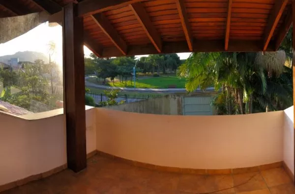 Casa espaçosa e bem localizada no Santa Mônica