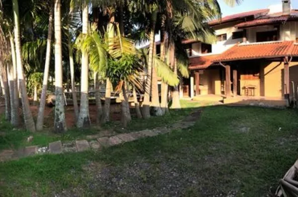 Casa espaçosa e bem localizada no Santa Mônica