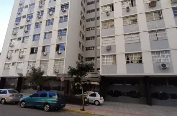 Apartamento bem localizado no Centro à Venda