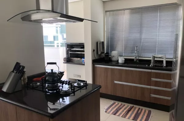 Apartamento amplo à Venda no Saco Grande com linda vista