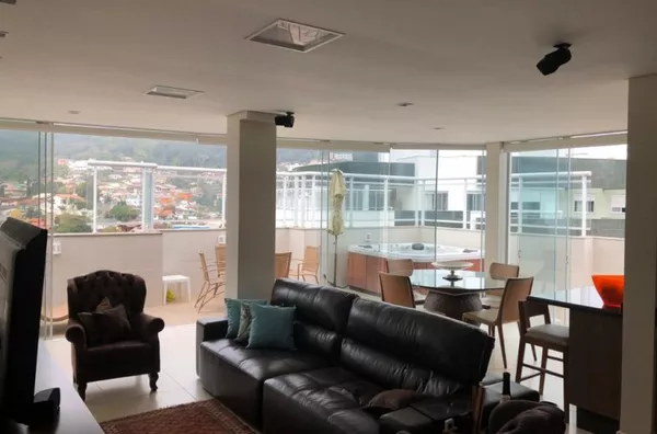 Apartamento amplo à Venda no Saco Grande com linda vista