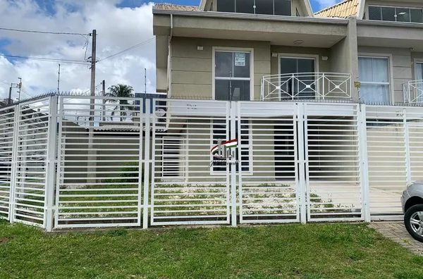 Sobrado para locação no bairro Novo Mundo — 3 quartos, 180 m²