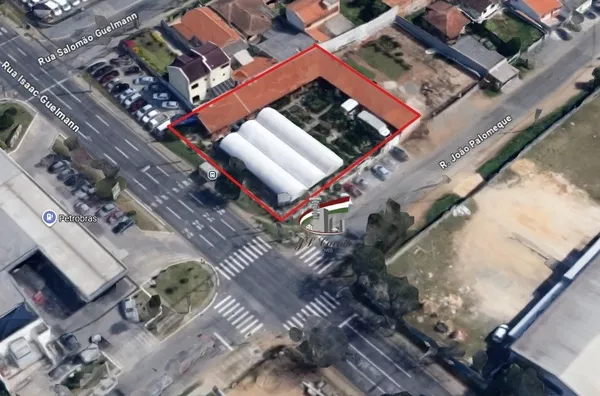 Loja comercial de esquina com 1210m² para alugar no Novo Mundo