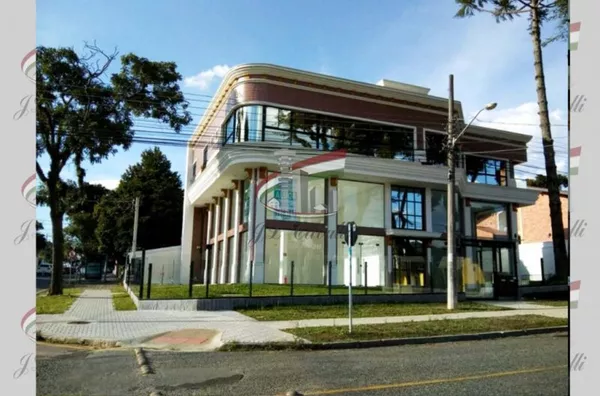 Loja com 100² de esquina no Água Verde para locação