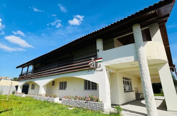 Sobrado para venda com 4 quartos 2 suítes no bairro Gralha Azul em Fazenda Rio Grande