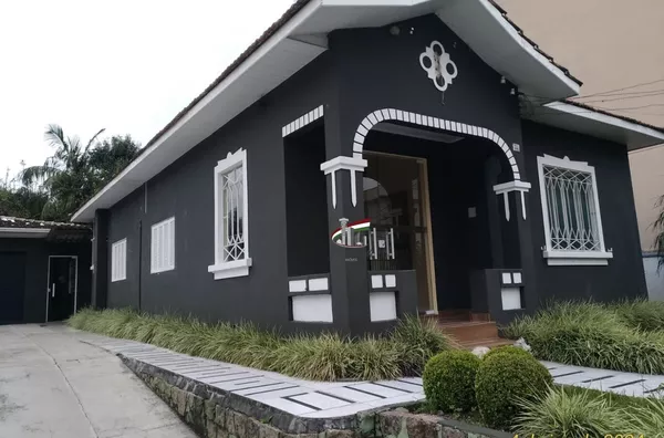 Casa comercial com 130m³ no Vila Izabel para locação Curitiba