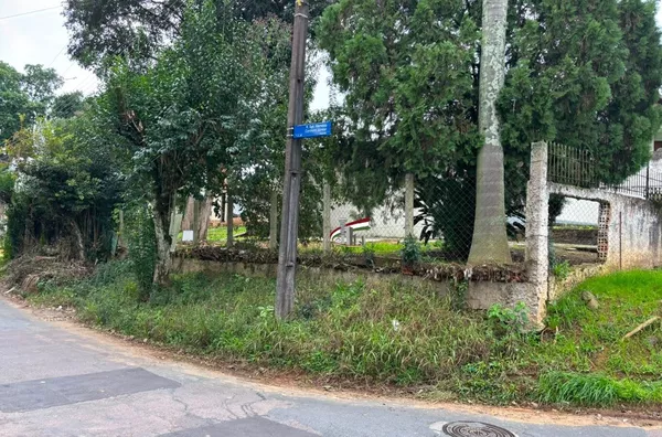 Casa com terreno de 512m² para venda no bairro Augusta, Curitiba