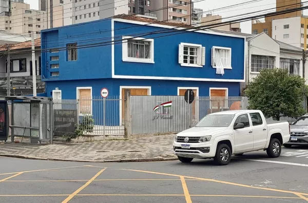 Sobrado para venda com 260m² de terreno no Centro de Curitiba