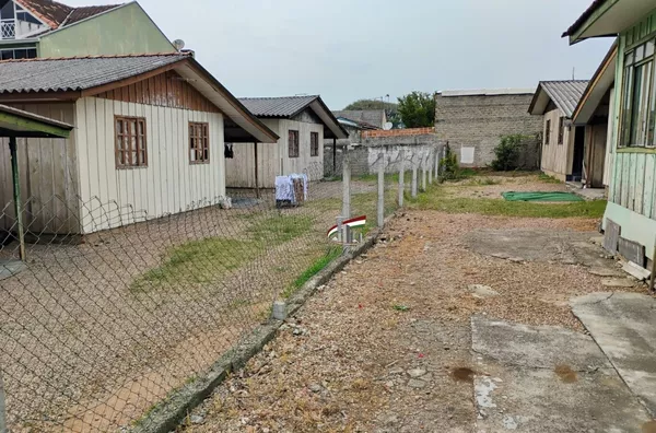 Terreno ZR4 para venda no Capão Raso com 420m²