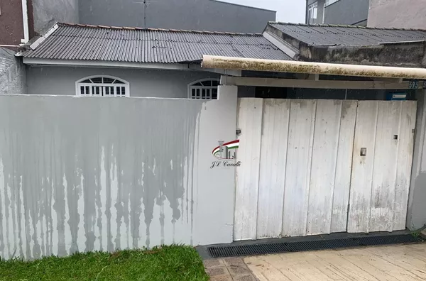 Casa para aluguel com 2 quartos no Xaxim em Curitiba com 40m²