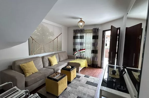 Sobrado para aluguel no Novo Mundo com 4 quartos e 190m² Curitiba