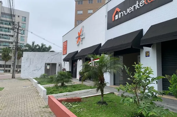 LOJA COMERCIAL DE 200m² COM ÓTIMA ESTRUTURA PARA LOCAÇÃO