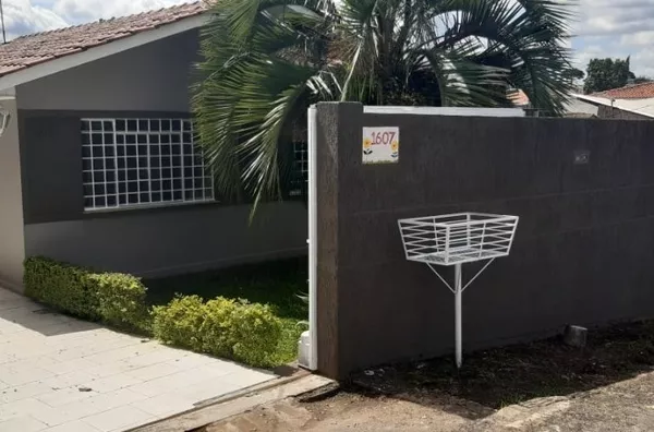 CASA PARA LOCAÇÃO NO CAPÃO RASO COM 2 QUARTOS E 110M² UTIL COM EDÍCULA