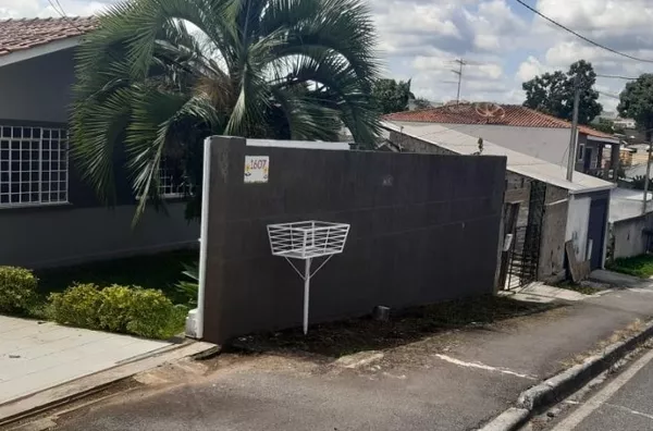 CASA PARA LOCAÇÃO NO CAPÃO RASO COM 2 QUARTOS E 110M² UTIL COM EDÍCULA