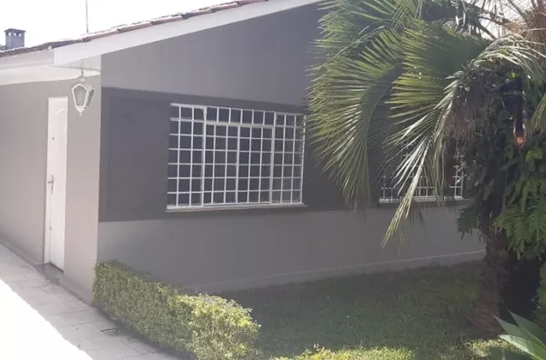 CASA PARA LOCAÇÃO NO CAPÃO RASO COM 2 QUARTOS E 110M² UTIL COM EDÍCULA