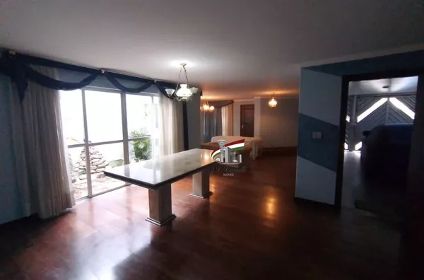 CASA COMERCIAL PARA LOCAÇÃO NO NOVO MUNDO 350m² CURITIBA